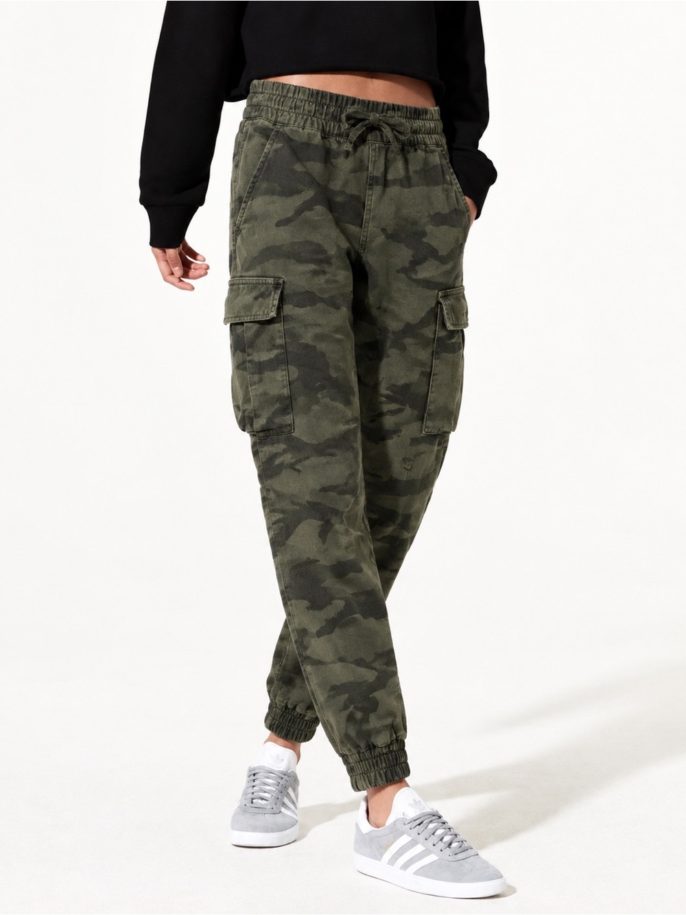 Aritzia TNA Camo Cargo Jogger Pants - Olive Camo - XS